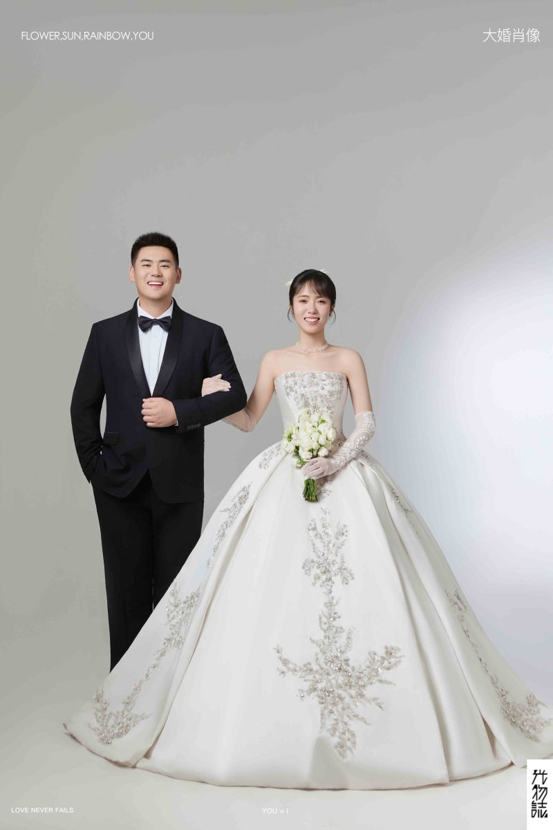 太太太太可了~~！周先生郭女士极简棚拍婚纱照、极简棚拍、正林、眼睛就是测光仪，任何场地都能发挥成MVP、婚纱照