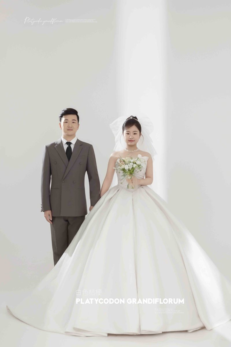 幸福感爆棚杨先生赵女士极简棚拍婚纱照、氛围森系、正林、眼睛就是测光仪，任何场地都能发挥成MVP、婚纱照