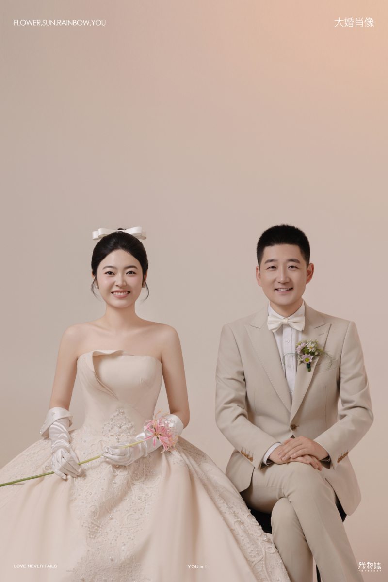 超级甜腻！冯先生奚女士极简棚拍婚纱照、极简棚拍、艾辰、偷偷练过读心术，精准预判每一个想法，细腻到心里、婚纱照