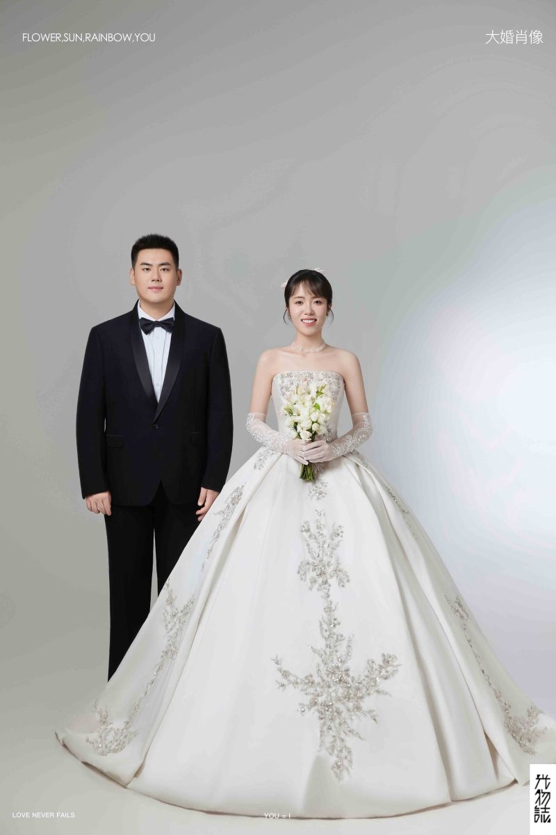 太太太太可了~~！周先生郭女士极简棚拍婚纱照、极简棚拍、正林、眼睛就是测光仪，任何场地都能发挥成MVP、婚纱照