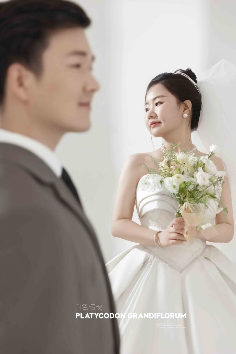 幸福感爆棚杨先生赵女士极简棚拍婚纱照、氛围森系、正林、眼睛就是测光仪，任何场地都能发挥成MVP、婚纱照
