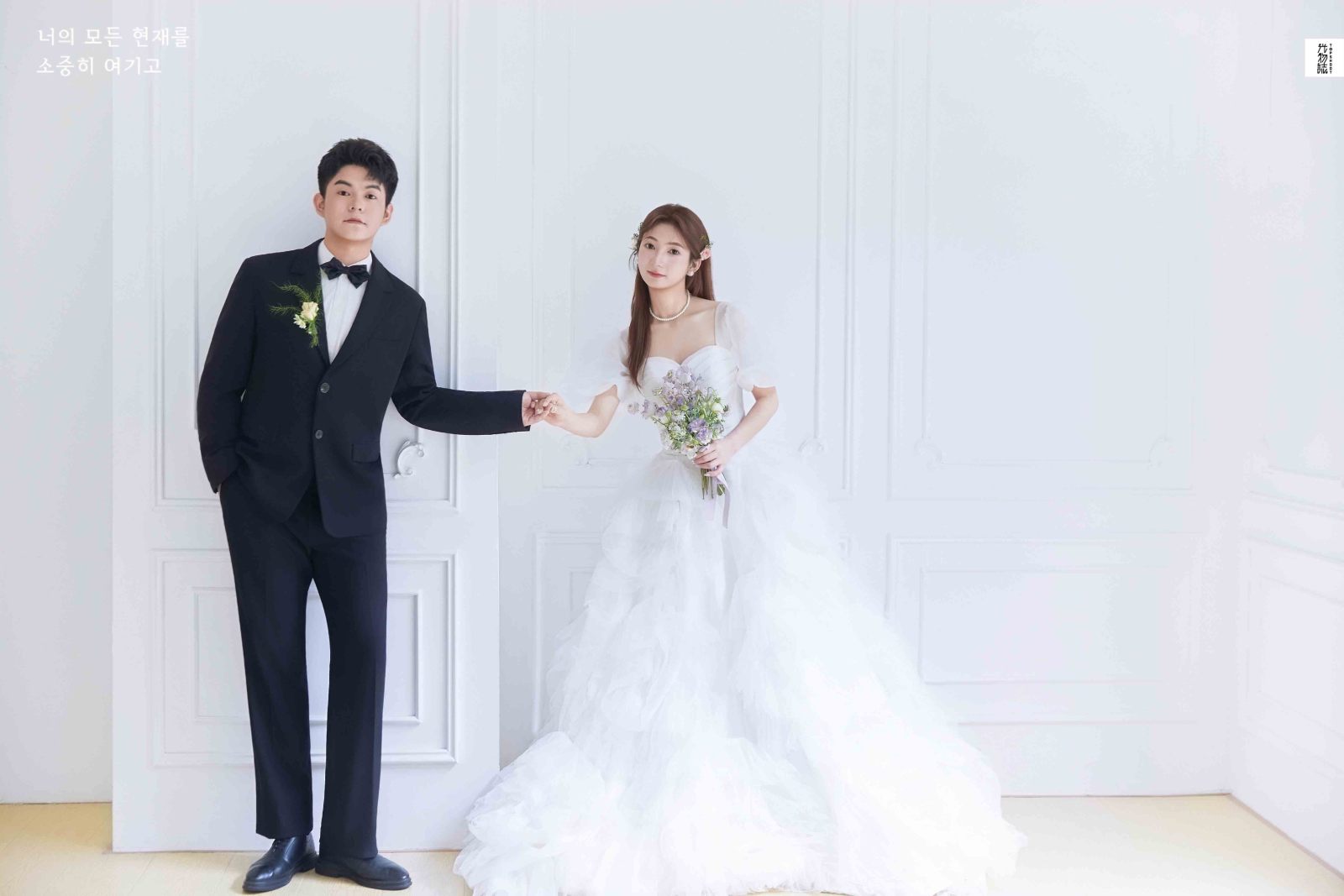 超级甜腻！马先生马女士极简棚拍婚纱照、极简棚拍、正林、眼睛就是测光仪，任何场地都能发挥成MVP、婚纱照
