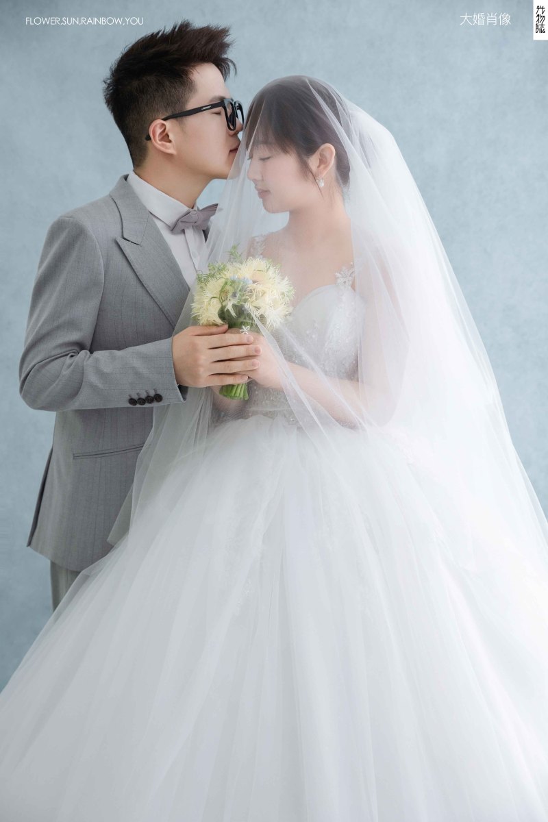 超级甜腻！王先生姜女士极简棚拍婚纱照、极简棚拍、于志尧、光影掌控者、情绪的记录者。唠一唠，欢乐的一天 美美的照片。、婚纱照
