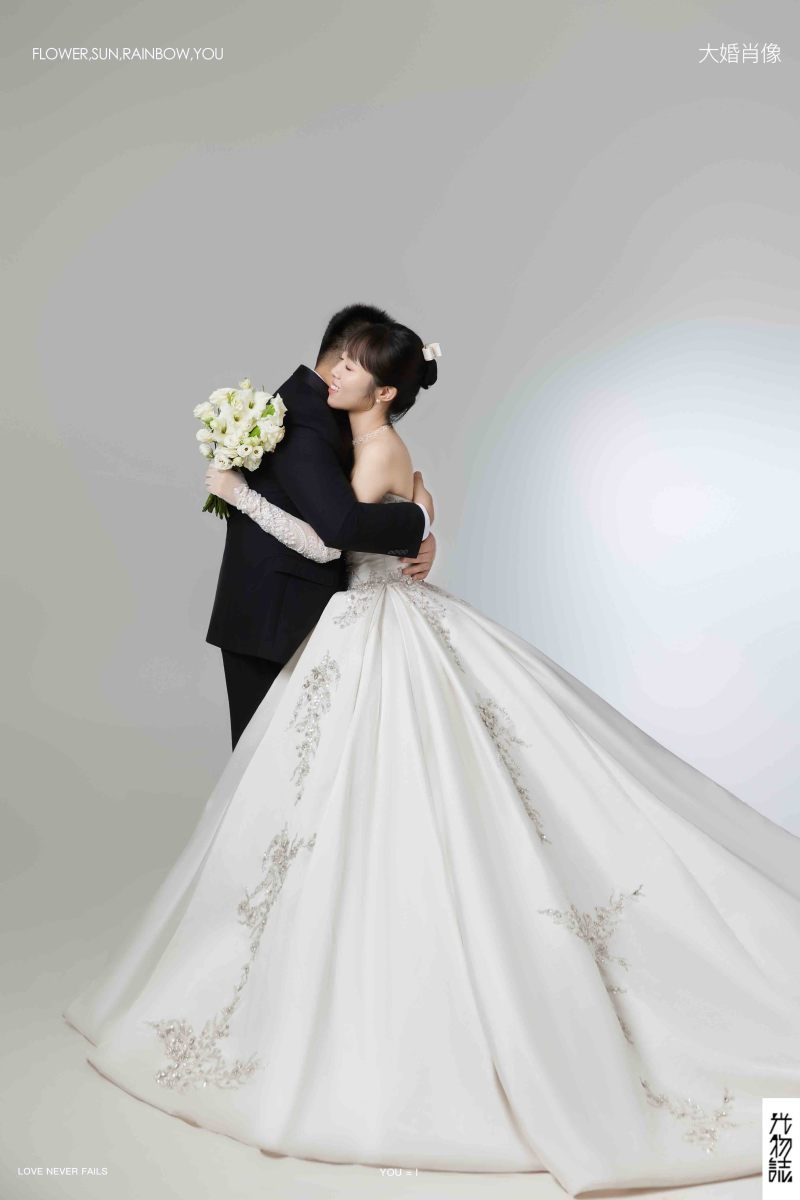 太太太太可了~~！周先生郭女士极简棚拍婚纱照、极简棚拍、正林、眼睛就是测光仪，任何场地都能发挥成MVP、婚纱照