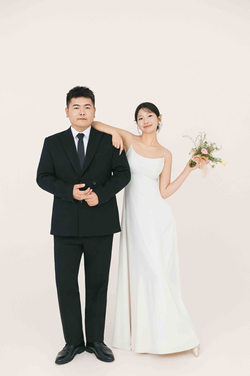 新鲜出炉:)李先生徐女士极简棚拍婚纱照、极简棚拍、正林、眼睛就是测光仪，任何场地都能发挥成MVP、婚纱照