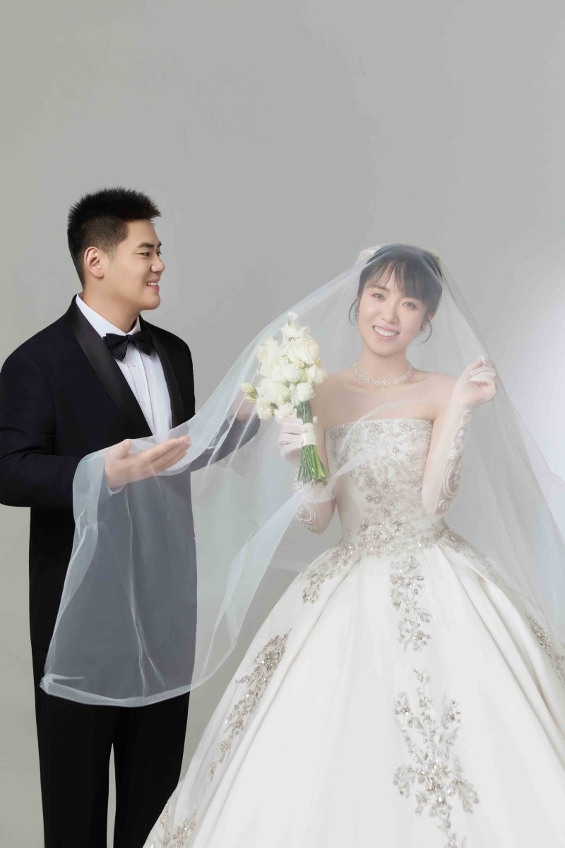 太太太太可了~~！周先生郭女士极简棚拍婚纱照、极简棚拍、正林、眼睛就是测光仪，任何场地都能发挥成MVP、婚纱照