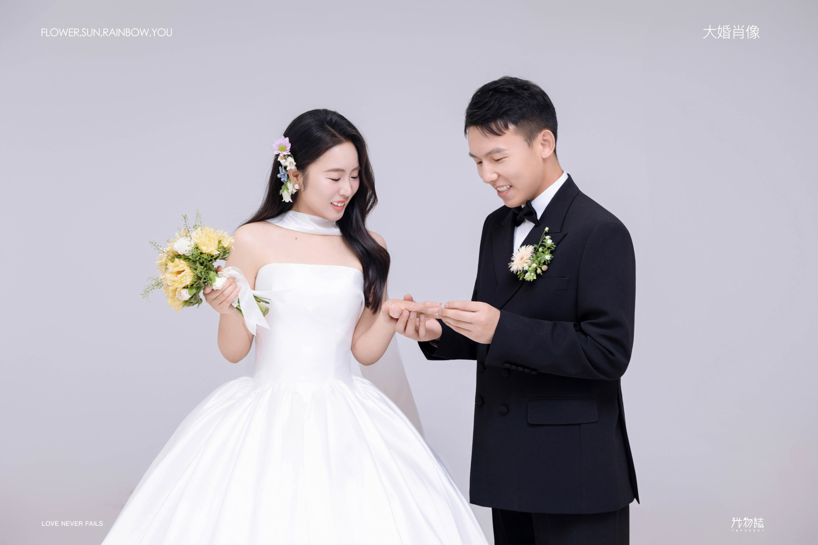 张先生赵女士极简棚拍婚纱照、极简棚拍、毛磊、谁说拍照不能freestyle，创作灵感像吃了炫迈停不下来、婚纱照