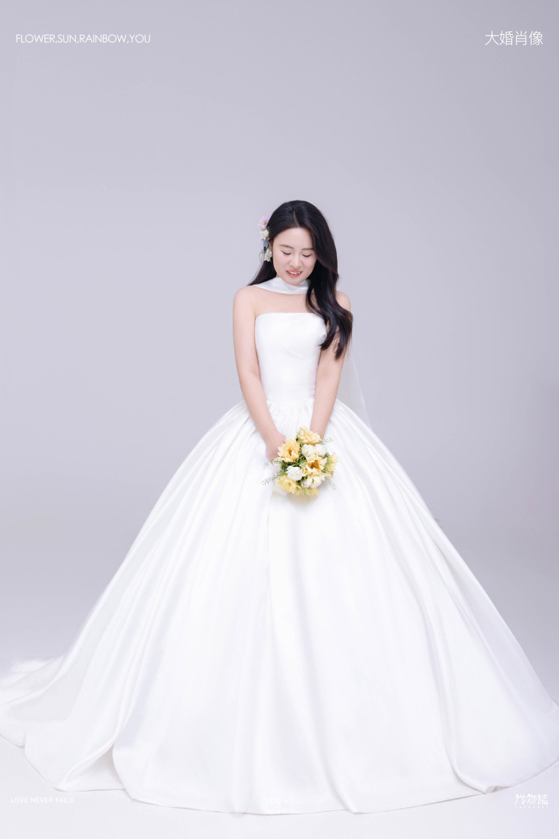 张先生赵女士极简棚拍婚纱照、极简棚拍、毛磊、谁说拍照不能freestyle，创作灵感像吃了炫迈停不下来、婚纱照