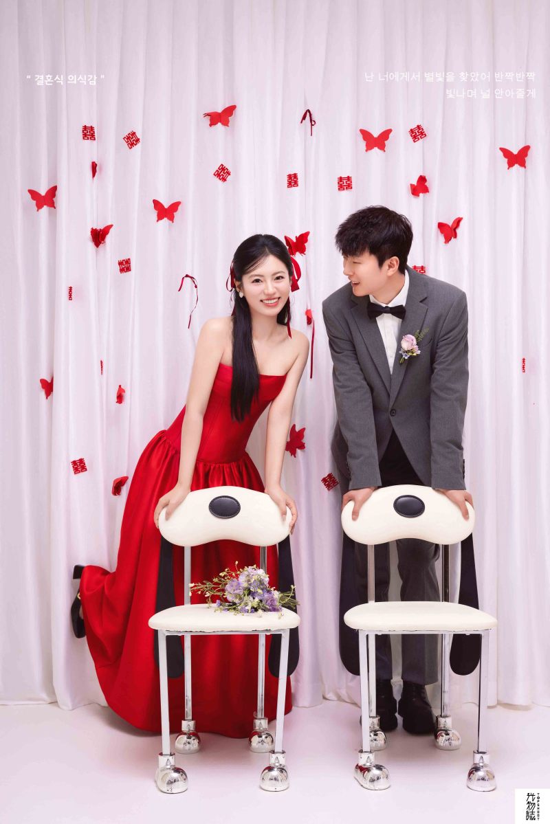 太太太太可了~~！崔先生赵女士极简棚拍婚纱照、极简棚拍、徐才皓、好像在听单口相声，开心到直不起腰，幸福感MAX、婚纱照