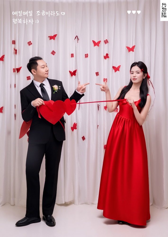 幸福感爆棚李昊先生王可心女士极简棚拍婚纱照、极简棚拍、木子、唠嗑型选手，构图多变、情绪拿捏，特写YYDS、婚纱照