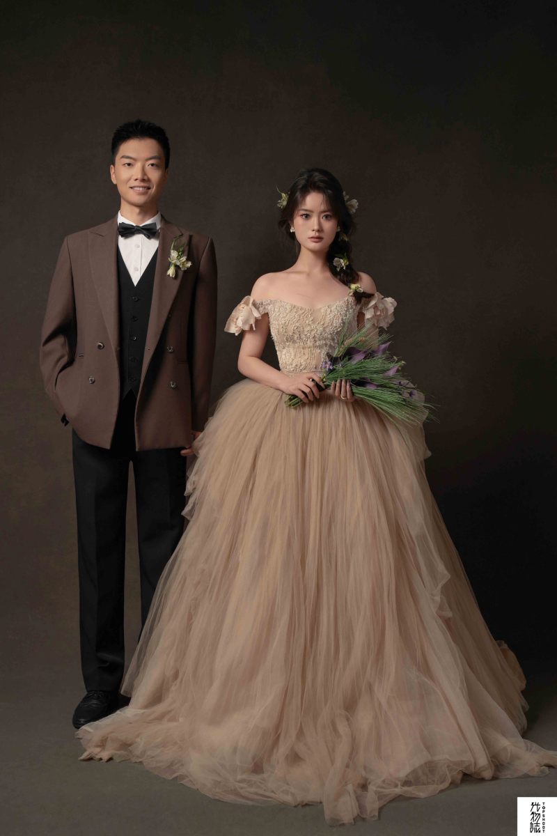 太太太太可了~~！仵禹宣先生侯妍女士怀旧复古婚纱照、怀旧复古、韩松、行走的放大镜，现场细节，姿态指导的掌控者、婚纱照