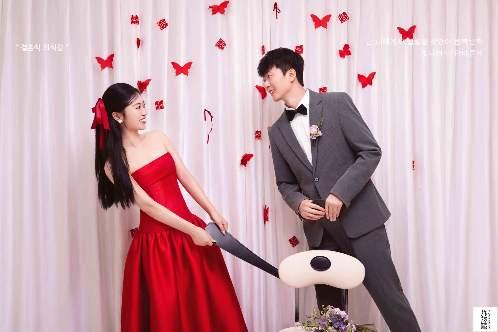 太太太太可了~~！崔先生赵女士极简棚拍婚纱照、极简棚拍、徐才皓、好像在听单口相声，开心到直不起腰，幸福感MAX、婚纱照