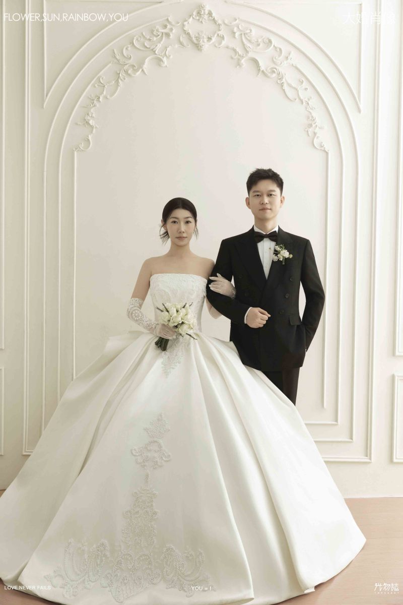 太太太太可了~~！第五博强先生候蕾女士极简棚拍婚纱照、极简棚拍、韩松、行走的放大镜，现场细节，姿态指导的掌控者、婚纱照