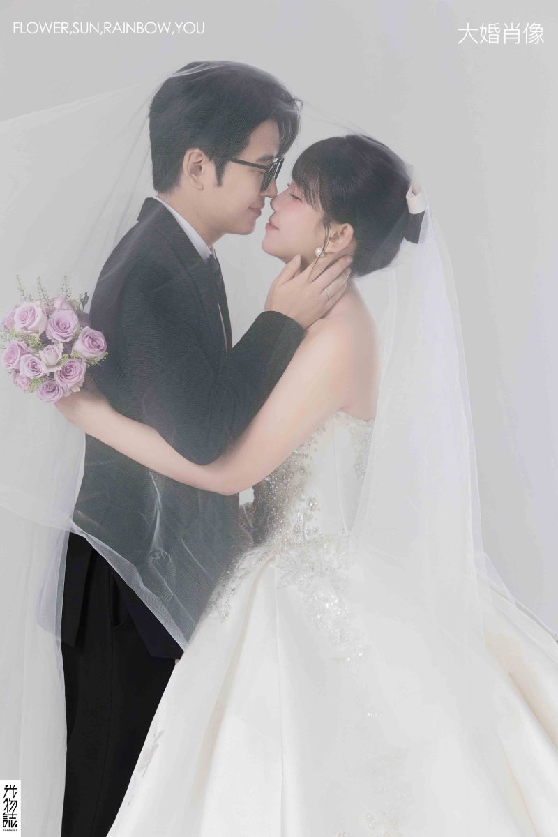 今日婚纱OOTD.赵韬先生于文静女士极简棚拍婚纱照、极简棚拍、韩松、行走的放大镜，现场细节，姿态指导的掌控者、婚纱照