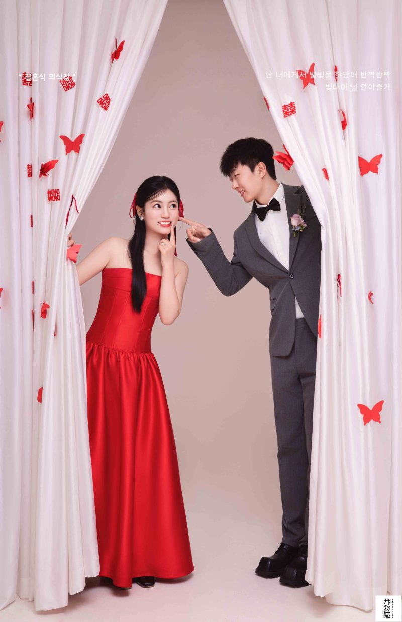 太太太太可了~~！崔先生赵女士极简棚拍婚纱照、极简棚拍、徐才皓、好像在听单口相声，开心到直不起腰，幸福感MAX、婚纱照