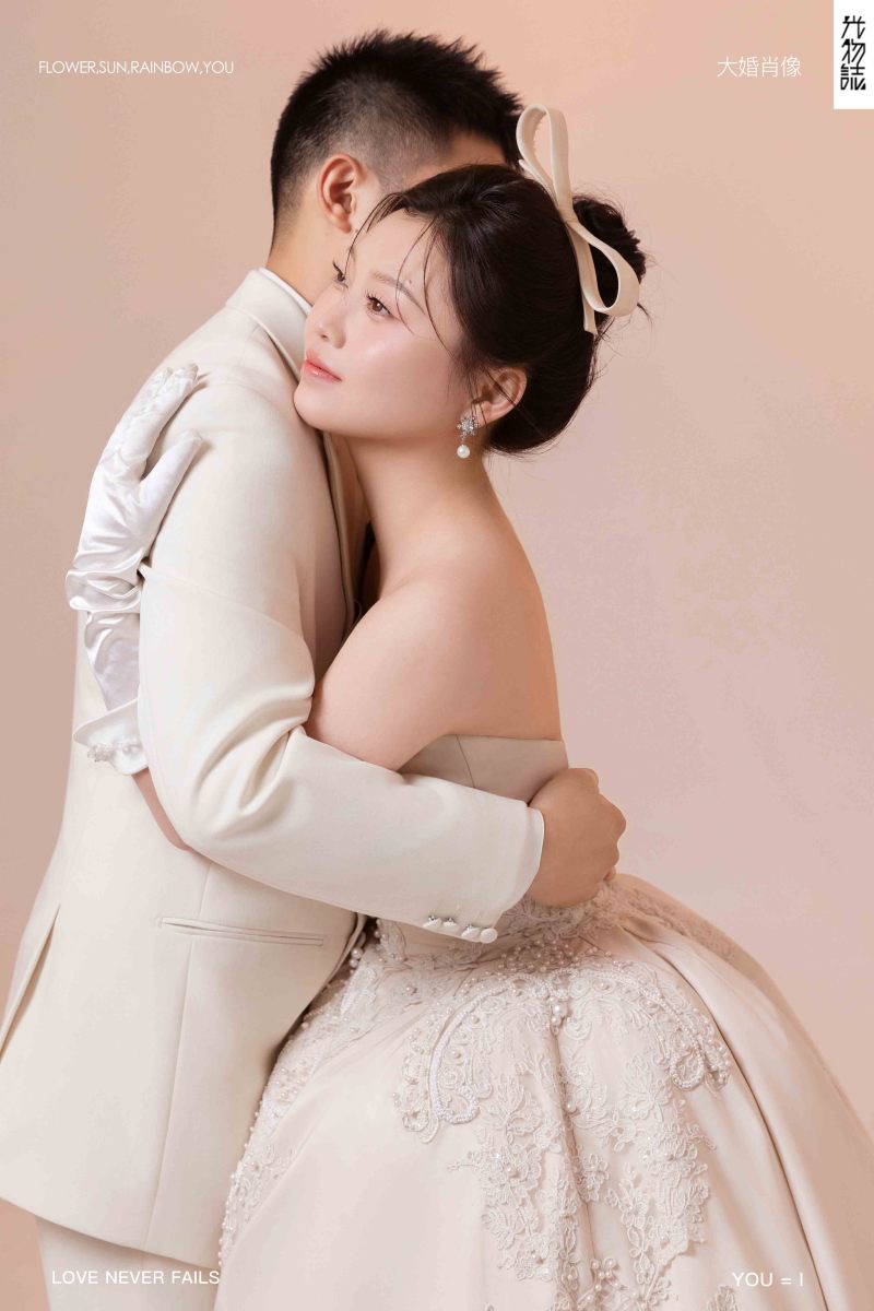 新鲜出炉:)秦安安先生尚哈哈女士极简棚拍婚纱照、极简棚拍、韩松、行走的放大镜，现场细节，姿态指导的掌控者、婚纱照