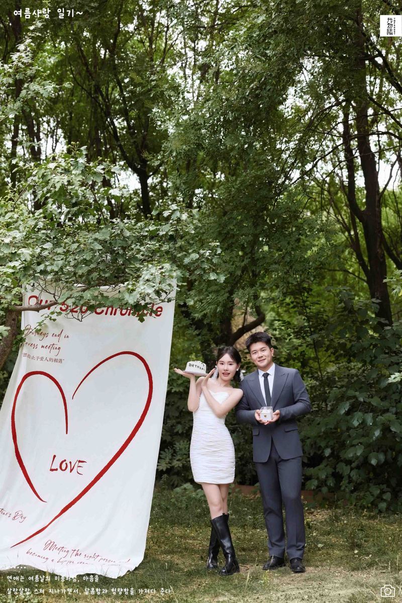 宝藏情侣~张先生贺女士氛围森系婚纱照、氛围森系、白玛、怀疑是不是修导演系，拍照像电影一样的构图和质感、婚纱照