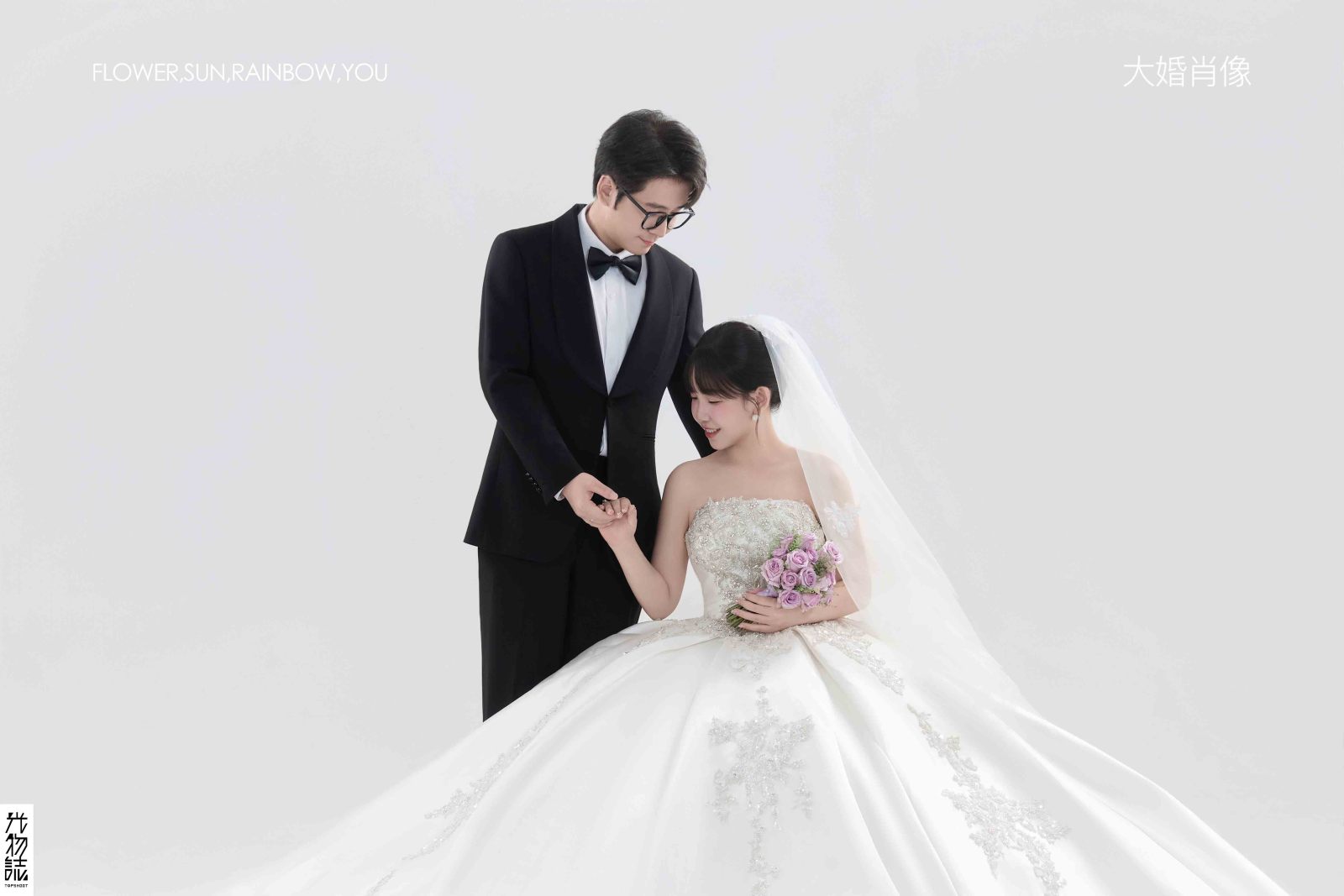 今日婚纱OOTD.赵韬先生于文静女士极简棚拍婚纱照、极简棚拍、韩松、行走的放大镜，现场细节，姿态指导的掌控者、婚纱照
