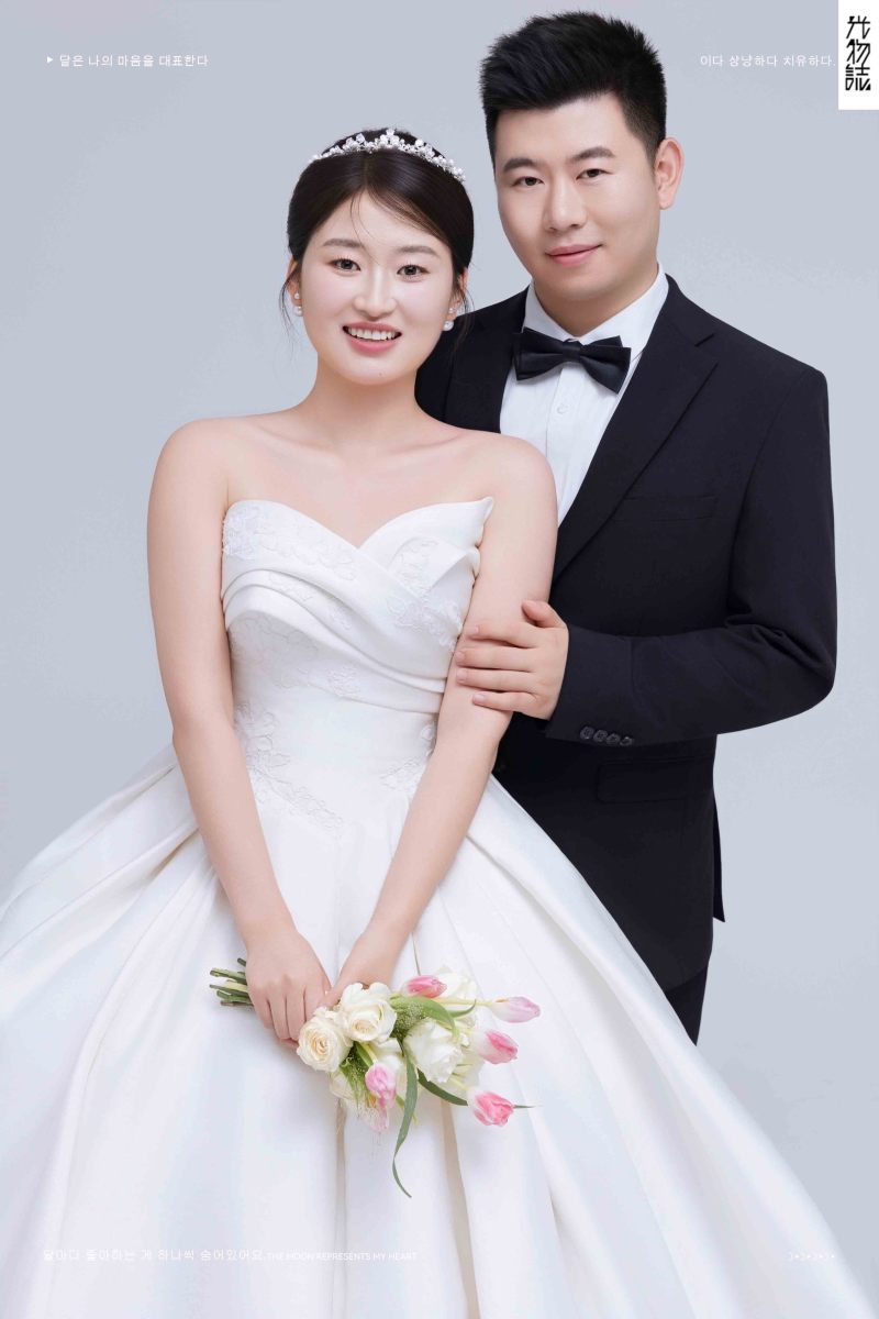 幸福感爆棚曹逸群先生刘丽静女士极简棚拍婚纱照、极简棚拍、韩松、行走的放大镜，现场细节，姿态指导的掌控者、婚纱照