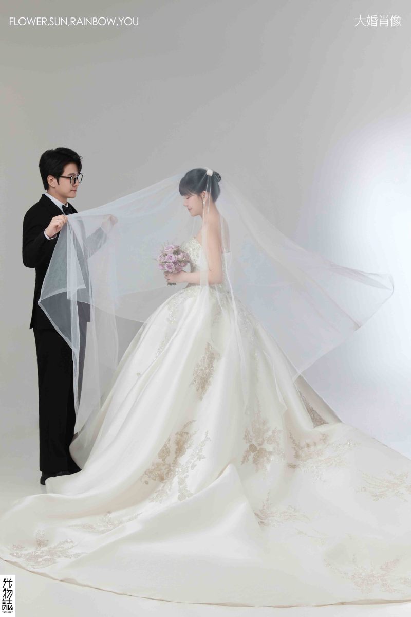 今日婚纱OOTD.赵韬先生于文静女士极简棚拍婚纱照、极简棚拍、韩松、行走的放大镜，现场细节，姿态指导的掌控者、婚纱照