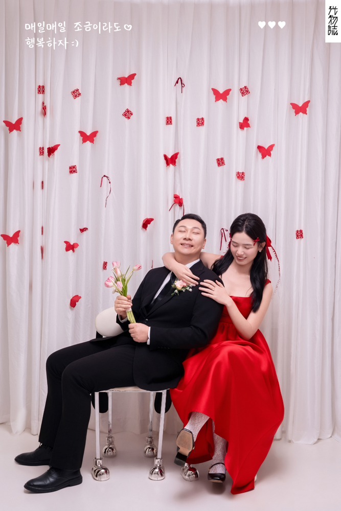 幸福感爆棚李昊先生王可心女士极简棚拍婚纱照、极简棚拍、木子、唠嗑型选手，构图多变、情绪拿捏，特写YYDS、婚纱照