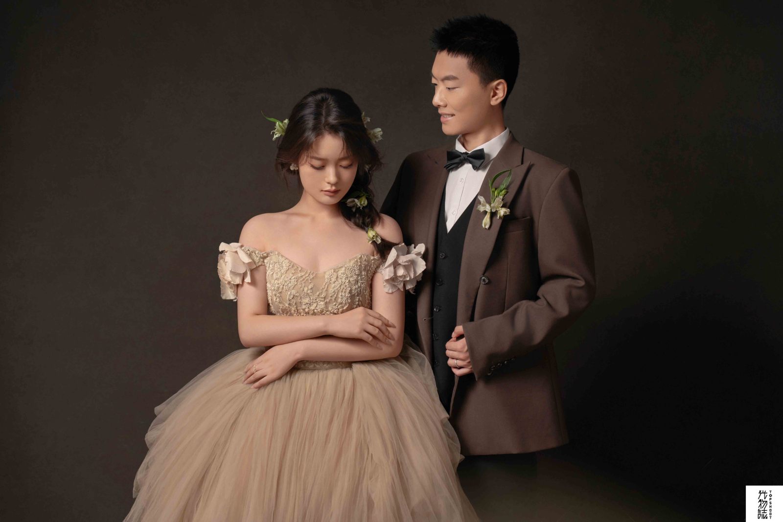 太太太太可了~~！仵禹宣先生侯妍女士怀旧复古婚纱照、怀旧复古、韩松、行走的放大镜，现场细节，姿态指导的掌控者、婚纱照