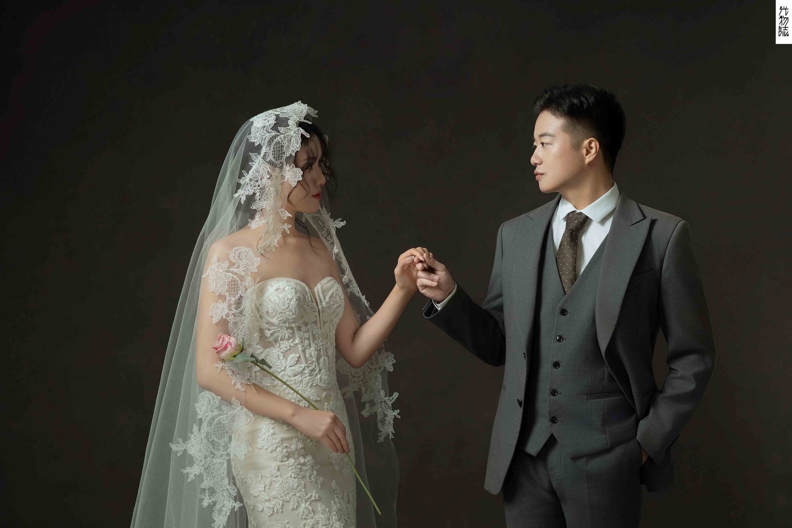 今日婚纱OOTD.邢先生刘女士怀旧复古婚纱照、怀旧复古、徐才皓、好像在听单口相声，开心到直不起腰，幸福感MAX、婚纱照