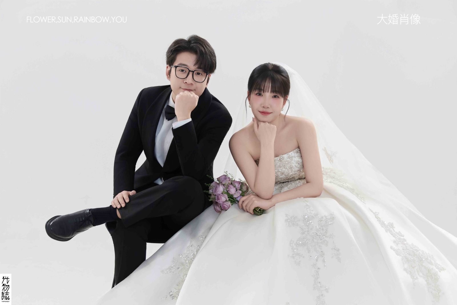 今日婚纱OOTD.赵韬先生于文静女士极简棚拍婚纱照、极简棚拍、韩松、行走的放大镜，现场细节，姿态指导的掌控者、婚纱照