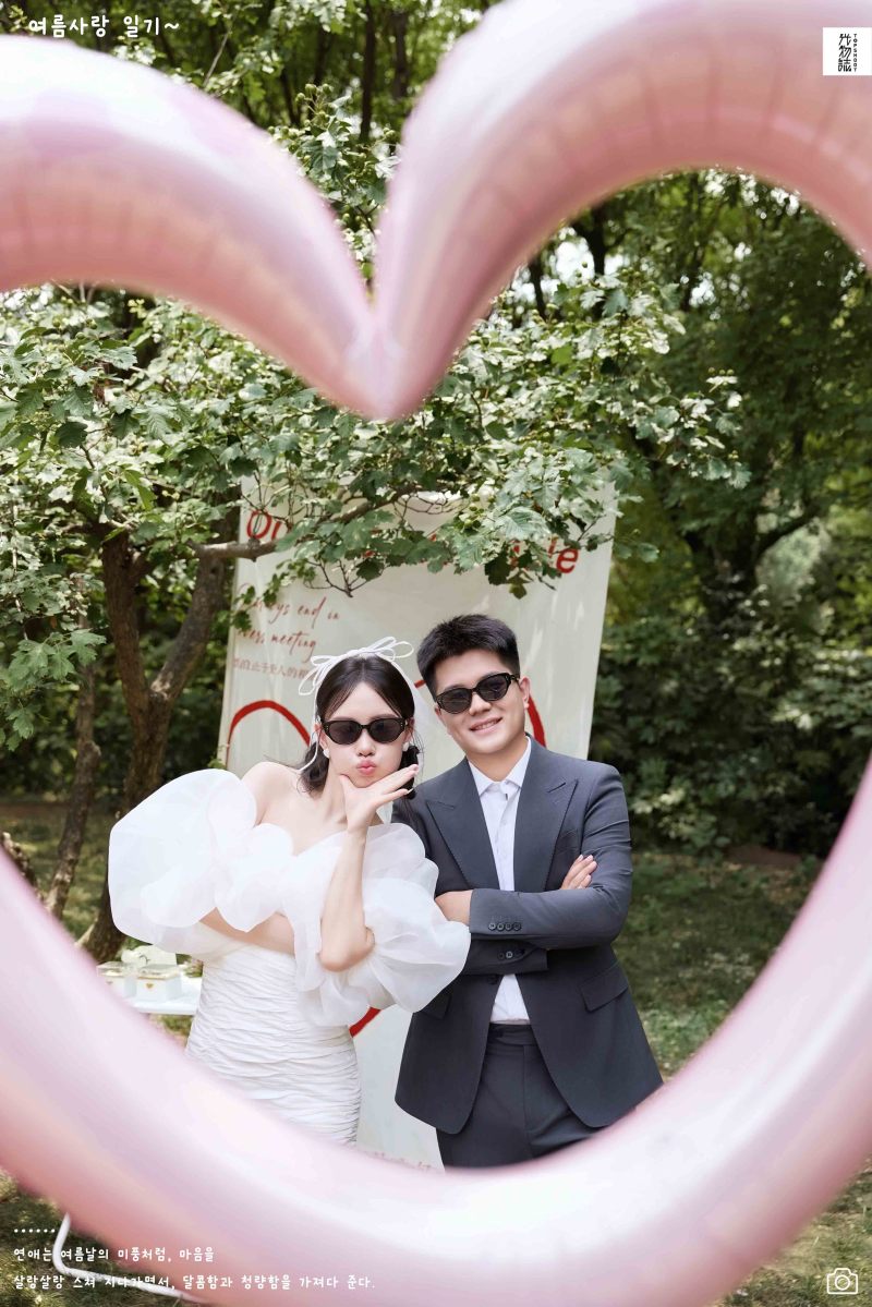 宝藏情侣~张先生贺女士氛围森系婚纱照、氛围森系、白玛、怀疑是不是修导演系，拍照像电影一样的构图和质感、婚纱照