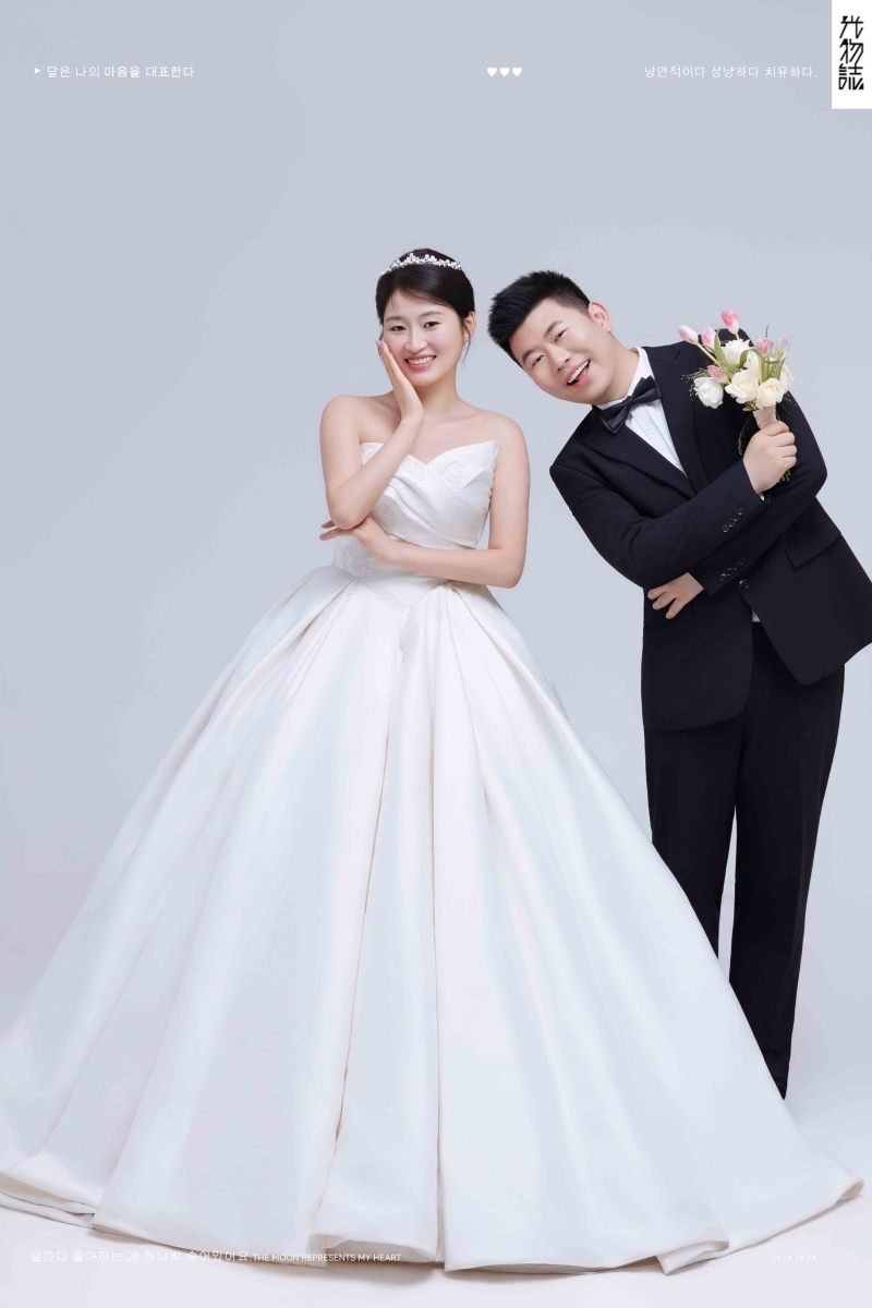 幸福感爆棚曹逸群先生刘丽静女士极简棚拍婚纱照、极简棚拍、韩松、行走的放大镜，现场细节，姿态指导的掌控者、婚纱照