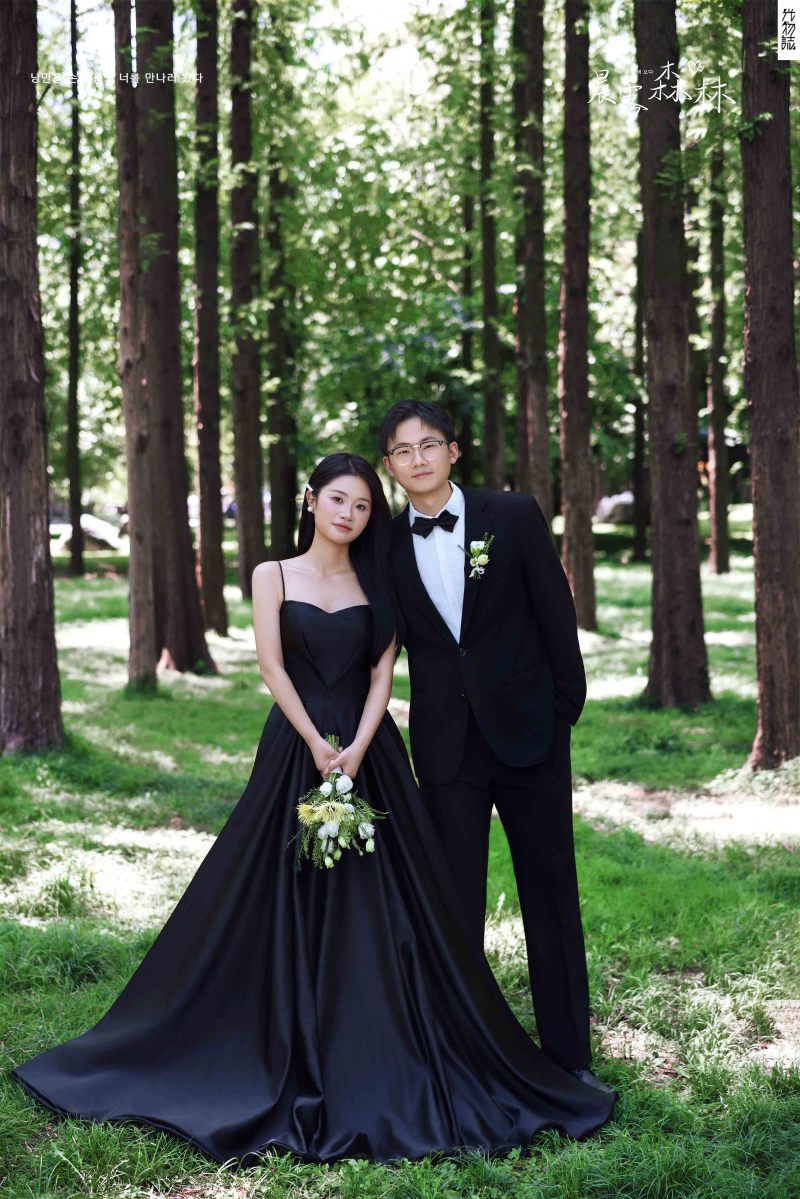 恋爱日记*郝先生黄女士氛围森系婚纱照、氛围森系、白玛、怀疑是不是修导演系，拍照像电影一样的构图和质感、婚纱照