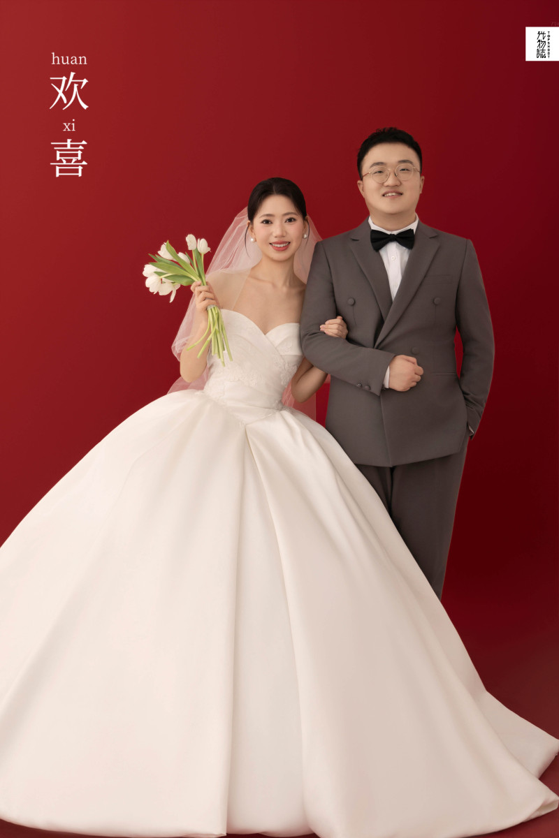 陈先生李女士极简棚拍婚纱照、极简棚拍、毛磊、谁说拍照不能freestyle，创作灵感像吃了炫迈停不下来、婚纱照