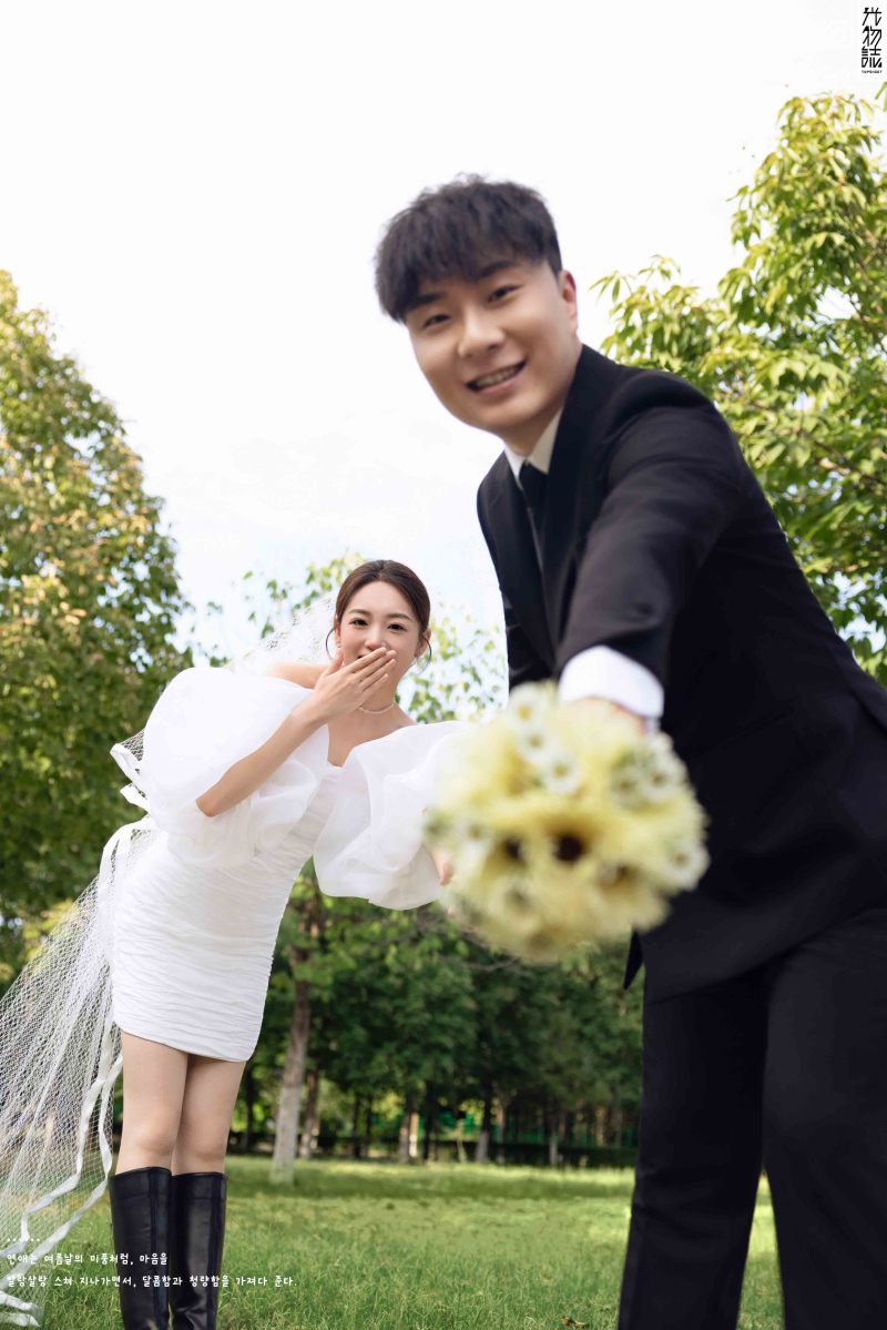 美到心里~卢先生邓女士氛围森系婚纱照、氛围森系、徐才皓、好像在听单口相声，开心到直不起腰，幸福感MAX、婚纱照