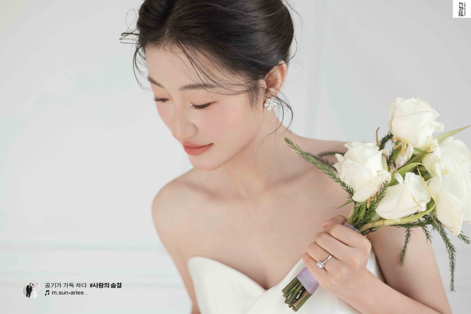 今日婚纱OOTD.余先生陈女士极简棚拍婚纱照、极简棚拍、徐才皓、好像在听单口相声，开心到直不起腰，幸福感MAX、婚纱照