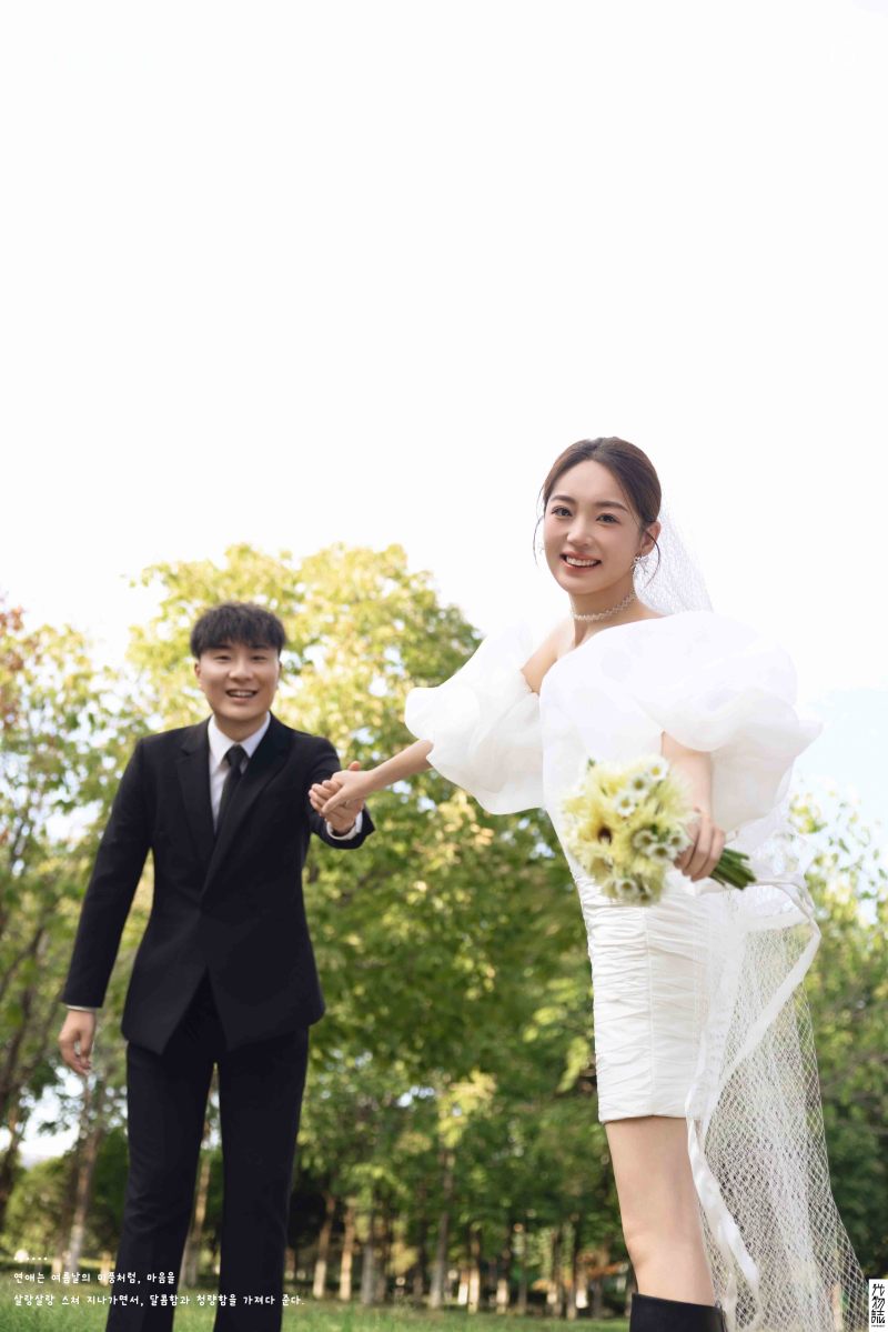 美到心里~卢先生邓女士氛围森系婚纱照、氛围森系、徐才皓、好像在听单口相声，开心到直不起腰，幸福感MAX、婚纱照