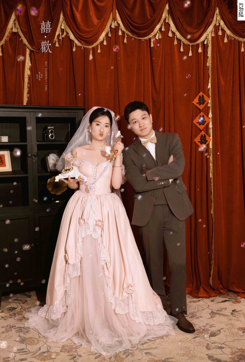 宝藏情侣~吴先生夏女士怀旧复古婚纱照、怀旧复古、白玛、怀疑是不是修导演系，拍照像电影一样的构图和质感、婚纱照