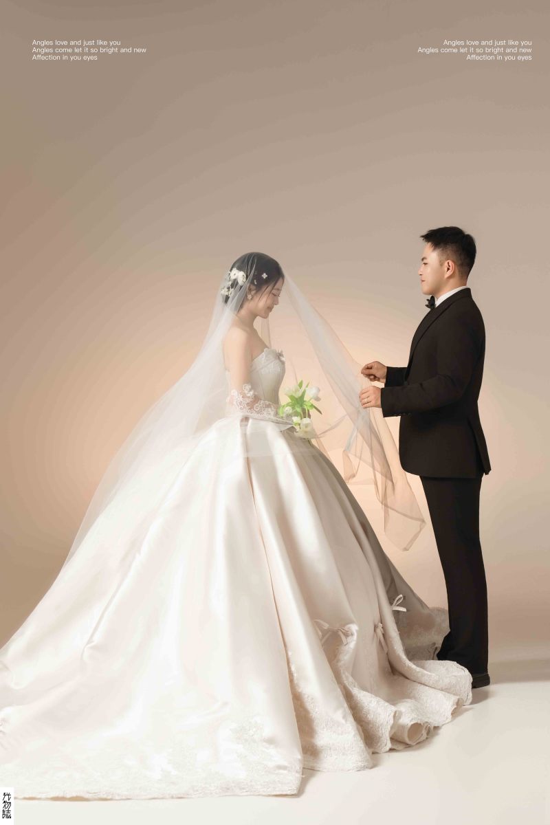 新鲜出炉:)邵建平先生李娜女士极简棚拍婚纱照、极简棚拍、韩松、行走的放大镜，现场细节，姿态指导的掌控者、婚纱照