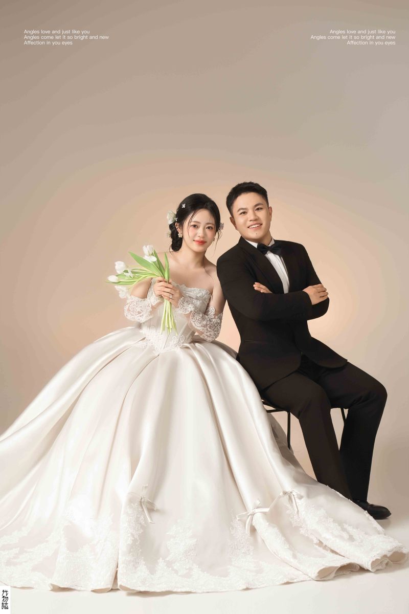 新鲜出炉:)邵建平先生李娜女士极简棚拍婚纱照、极简棚拍、韩松、行走的放大镜，现场细节，姿态指导的掌控者、婚纱照