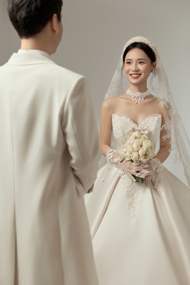 徐海瑞先生吴子月女士极简棚拍婚纱照、极简棚拍、木子、唠嗑型选手，构图多变、情绪拿捏，特写YYDS、婚纱照