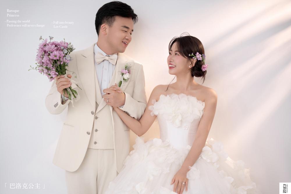 太太太太可了~~！杨先生刘女士极简棚拍婚纱照、极简棚拍、刘康、六边形战士，不止是沟通，拍摄想法，创造思维样样拿捏。、婚纱照