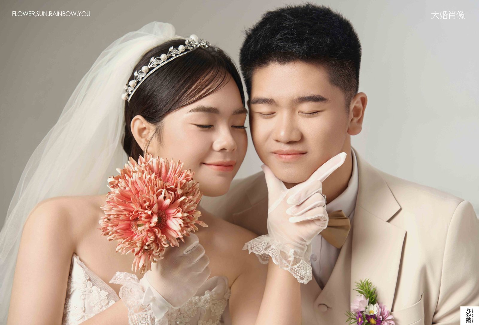 今日婚纱OOTD.吕扬先生田雪萌女士极简棚拍婚纱照、极简棚拍、韩松、行走的放大镜，现场细节，姿态指导的掌控者、婚纱照