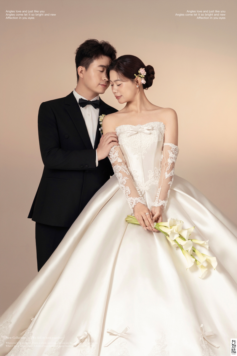 幸福感爆棚石先生戚女士极简棚拍婚纱照、极简棚拍、艾辰、偷偷练过读心术，精准预判每一个想法，细腻到心里、婚纱照