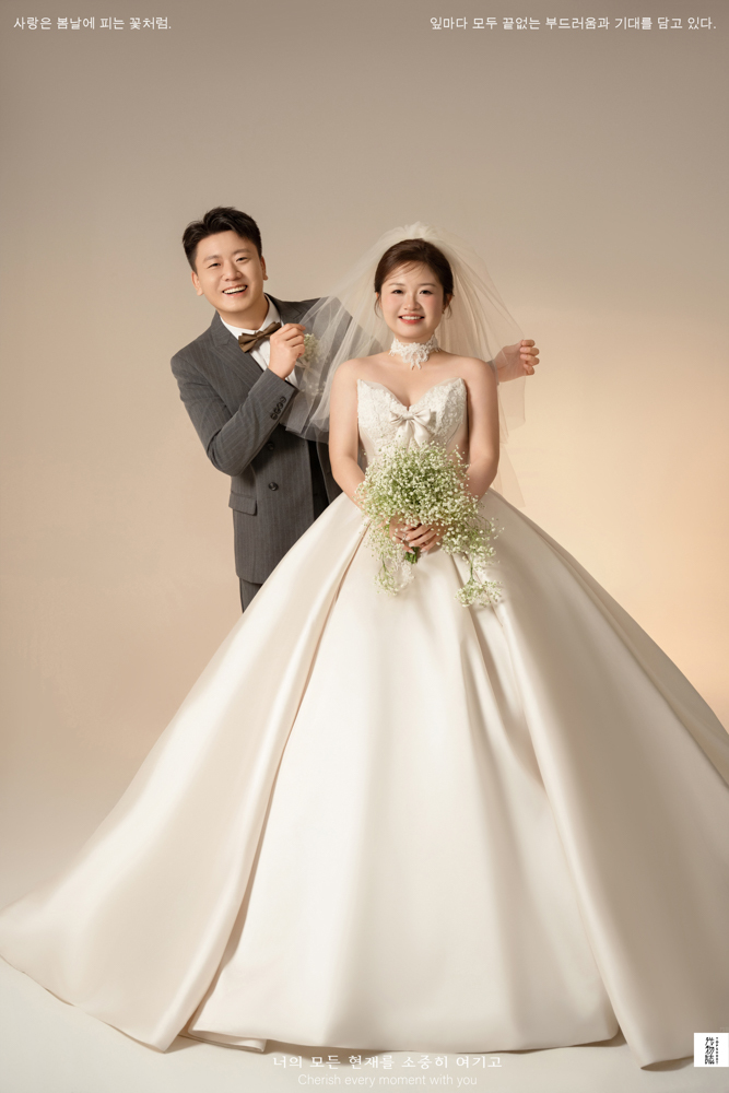 新鲜出炉:)周先生高女士极简棚拍婚纱照、极简棚拍、刘康、六边形战士，不止是沟通，拍摄想法，创造思维样样拿捏。、婚纱照