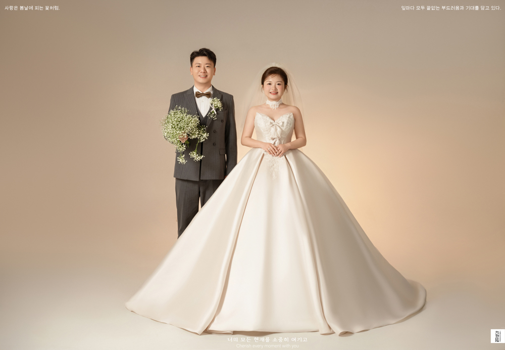 新鲜出炉:)周先生高女士极简棚拍婚纱照、极简棚拍、刘康、六边形战士，不止是沟通，拍摄想法，创造思维样样拿捏。、婚纱照