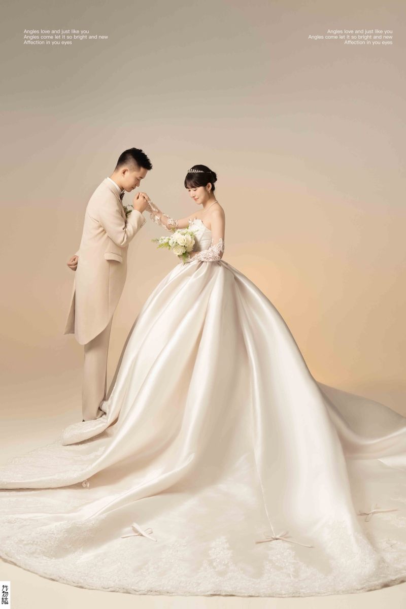 太太太太可了~~！王嘉琪先生庞可欣女士极简棚拍婚纱照、极简棚拍、韩松、行走的放大镜，现场细节，姿态指导的掌控者、婚纱照