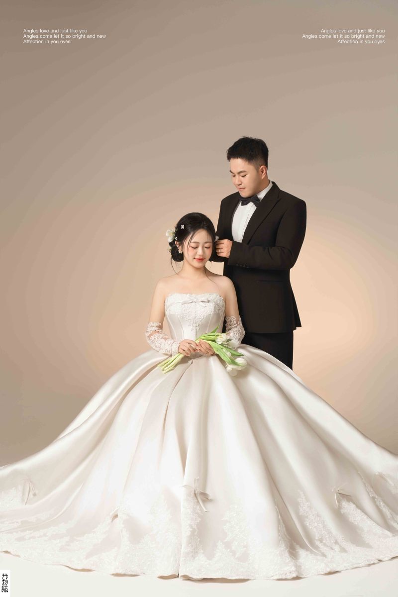 新鲜出炉:)邵建平先生李娜女士极简棚拍婚纱照、极简棚拍、韩松、行走的放大镜，现场细节，姿态指导的掌控者、婚纱照