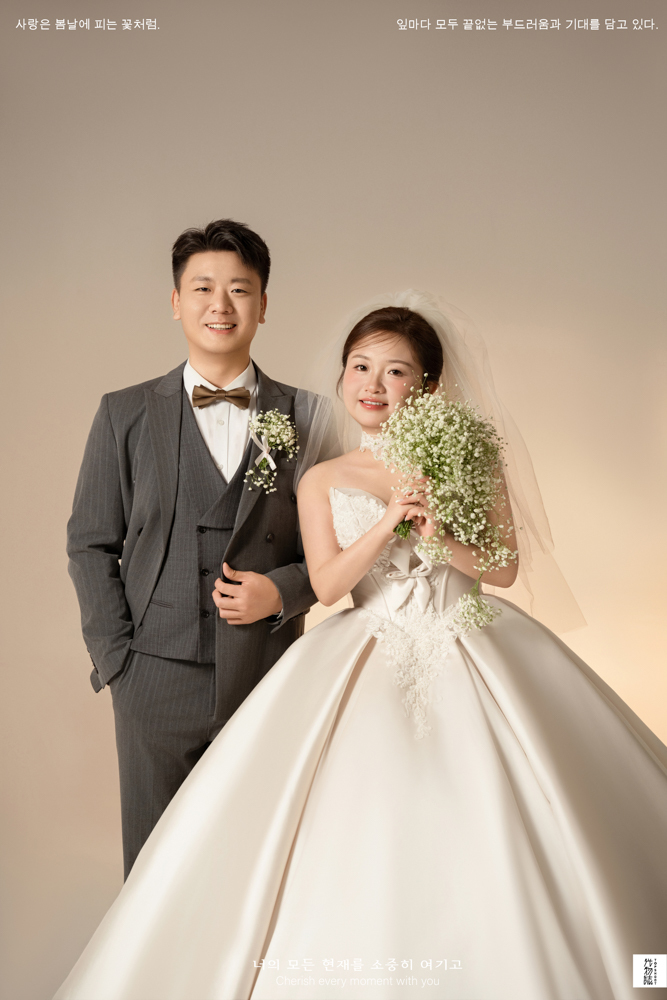 新鲜出炉:)周先生高女士极简棚拍婚纱照、极简棚拍、刘康、六边形战士，不止是沟通，拍摄想法，创造思维样样拿捏。、婚纱照