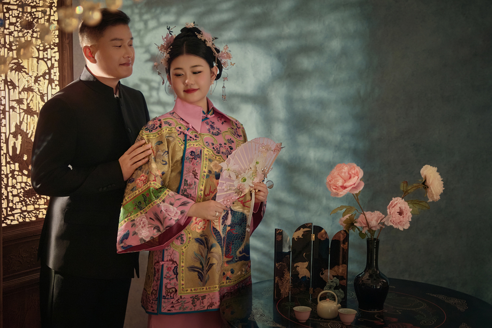 幸福感爆棚冯源先生谢嘉妮女士中式传承婚纱照、中式传承、木子、唠嗑型选手，构图多变、情绪拿捏，特写YYDS、婚纱照