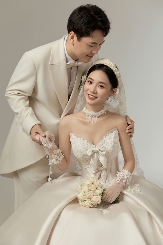 徐海瑞先生吴子月女士极简棚拍婚纱照、极简棚拍、木子、唠嗑型选手，构图多变、情绪拿捏，特写YYDS、婚纱照