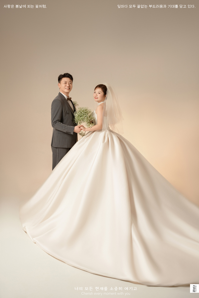 新鲜出炉:)周先生高女士极简棚拍婚纱照、极简棚拍、刘康、六边形战士，不止是沟通，拍摄想法，创造思维样样拿捏。、婚纱照